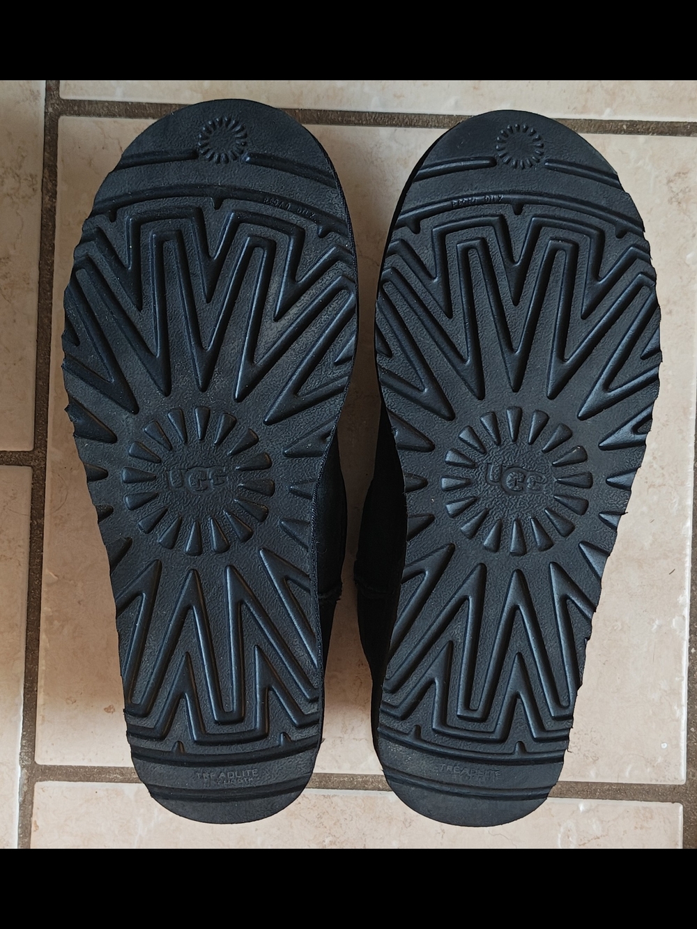 UGG Classic Ultra Mini In Black Women's Size 7 - Picture 10 of 10